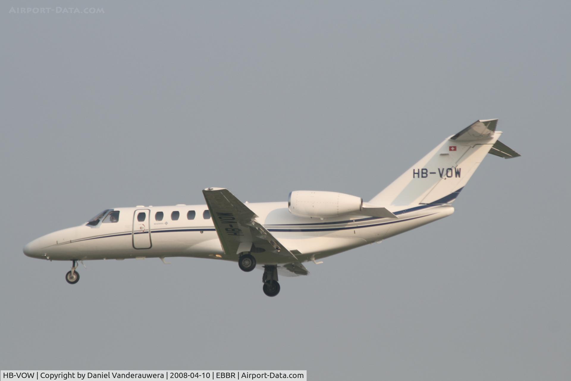 HB-VOW, 2008 Cessna 525B CitationJet CJ3 C/N 525B-0209, descending to rwy 25L
