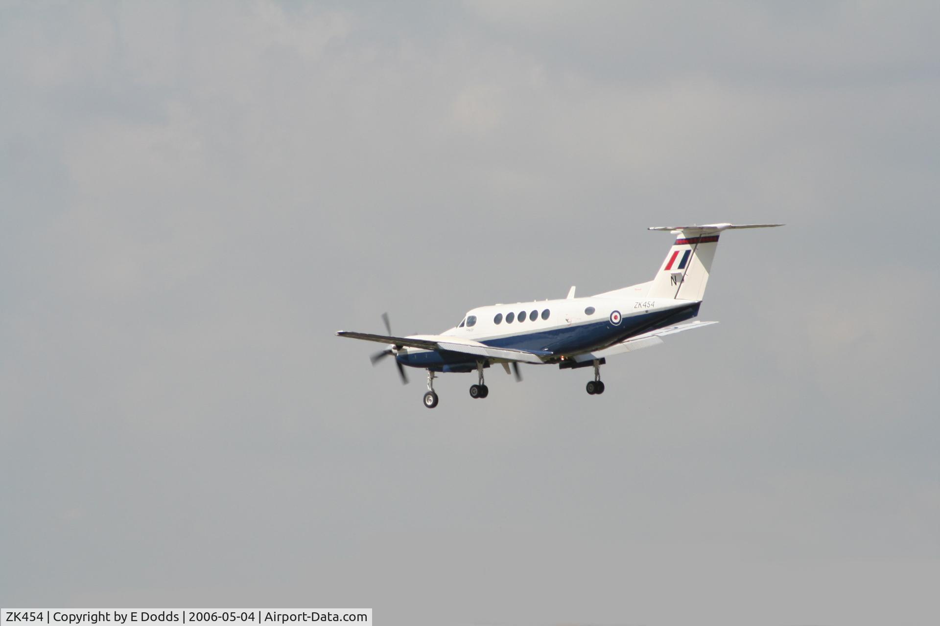 ZK454, 2003 Raytheon B200 King Air C/N BB-1835, Landing at Waddington
