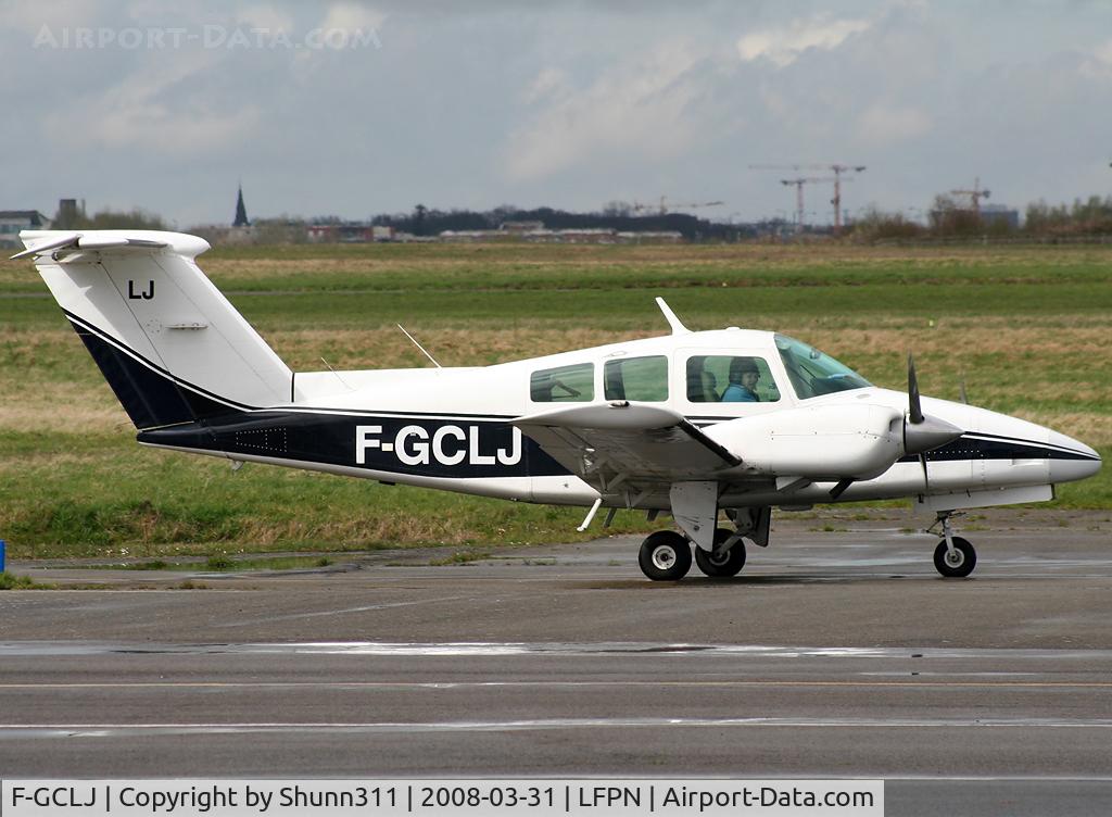 F-GCLJ, Beech 76 Duchess C/N ME-347, Rolling for a new light flight...