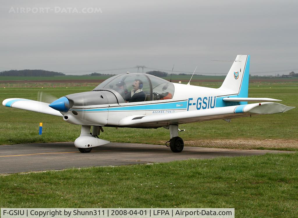 F-GSIU, Robin HR-200-120B C/N 312, Rolling for a new light...