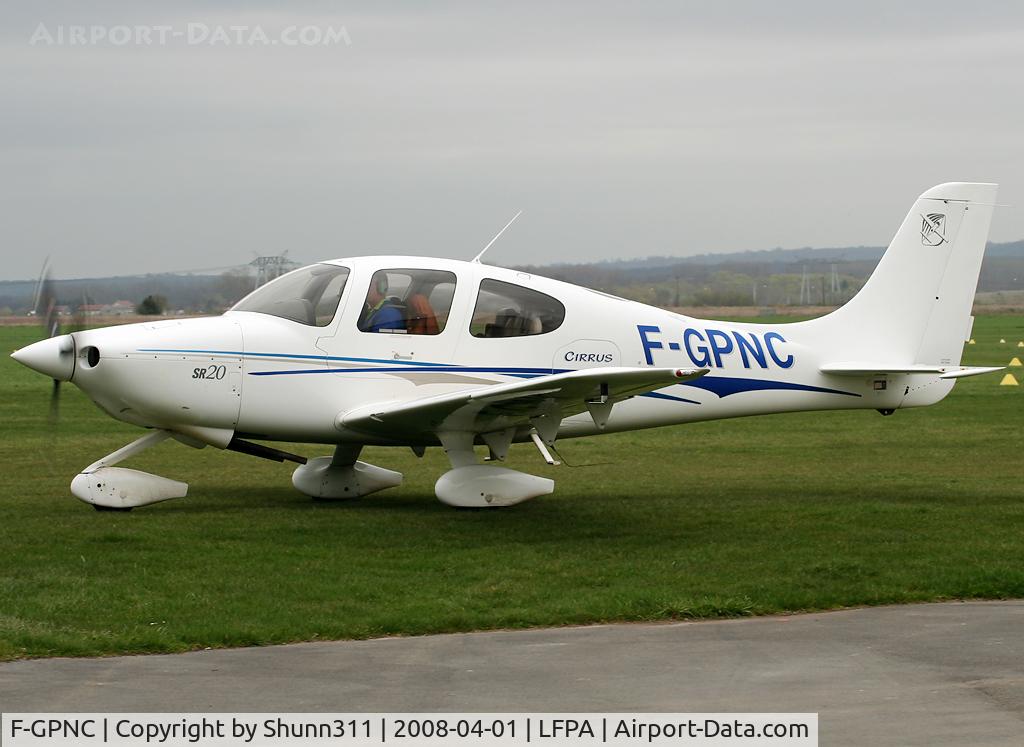 F-GPNC, 2004 Cirrus SR20 C/N 1408, Rolling for new light flight over the airfield...