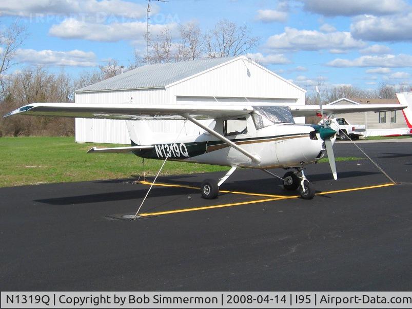 N1319Q, 1971 Cessna 150L C/N 15072619, On the ramp at Kenton, OH