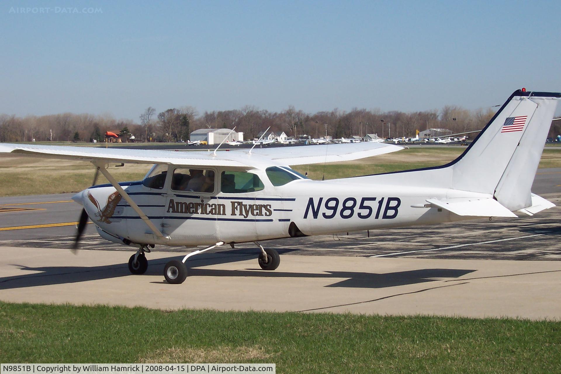 N9851B, 1982 Cessna 172RG Cutlass RG C/N 172RG1056, American Flyers C-172RG waiting to taxi.