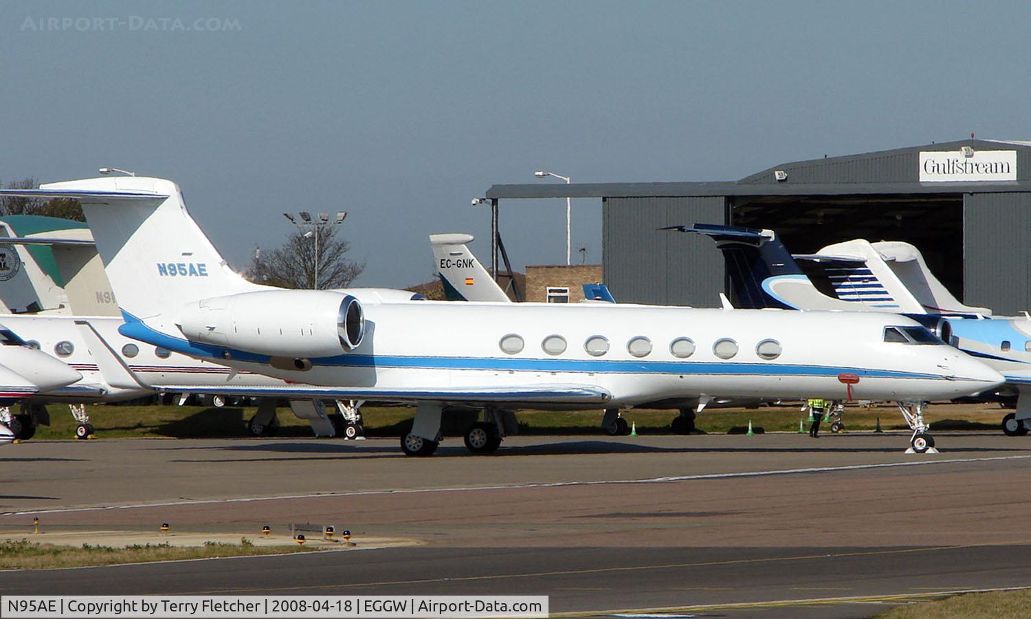 N95AE, 1998 Gulfstream Aerospace G-V C/N 562, Gulfstrean V at Luton in April 2008