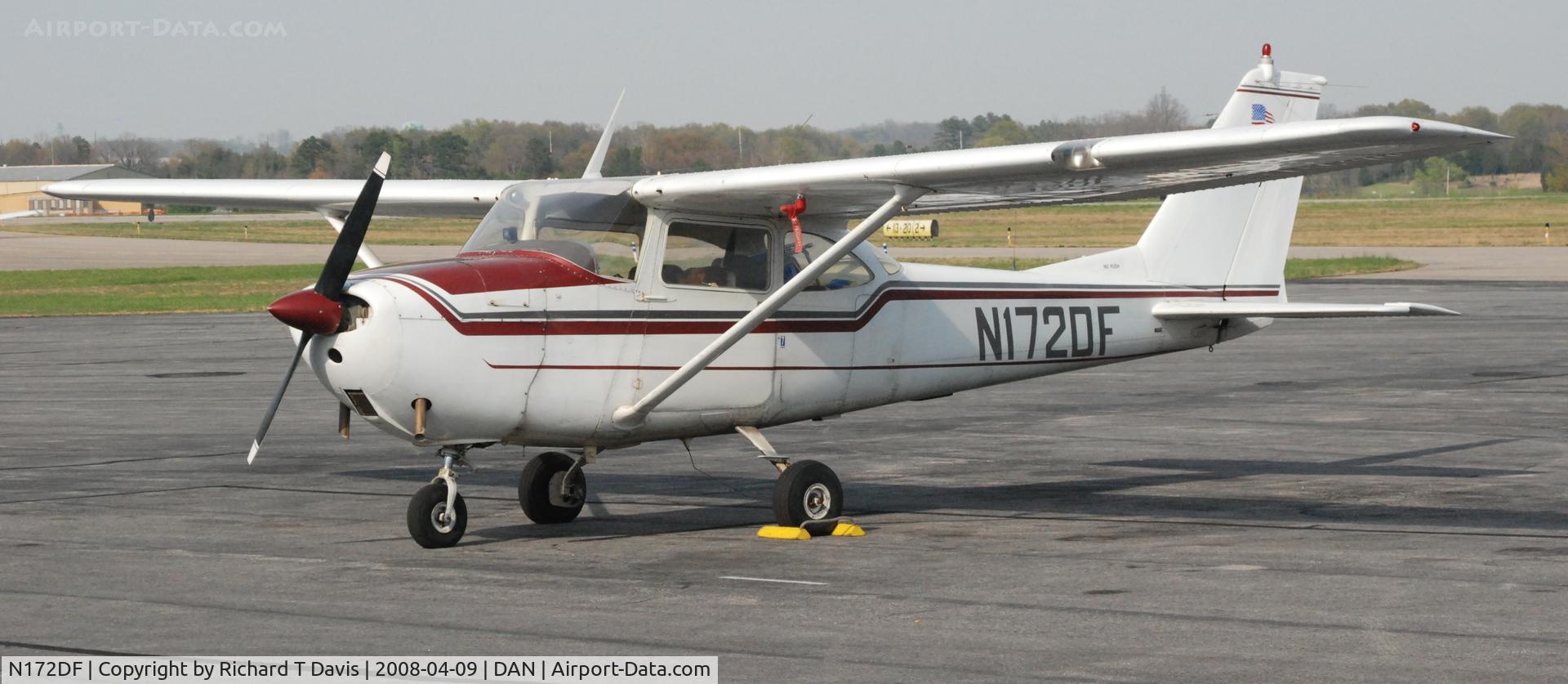 N172DF, 1963 Cessna 172E C/N 17250946,  1963 Cessna 172E  in Danville Va. for rest and fuel.