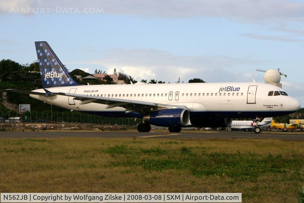 N562JB, 2003 Airbus A320-232 C/N 1948, visitor
