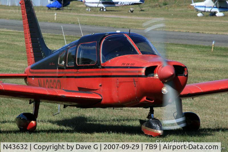 N43632, 1974 Piper PA-28-151 C/N 28-7415546, N43632 starts up at Ellington, CT.