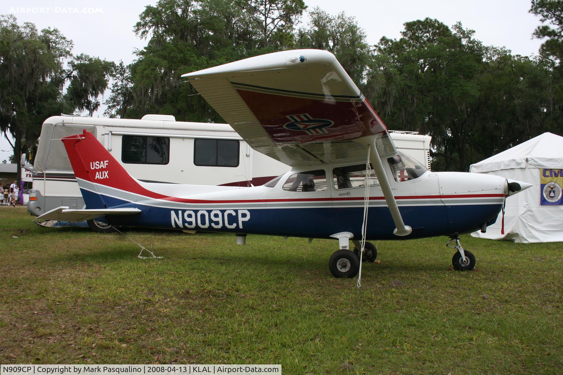 N909CP, 2001 Cessna 172S C/N 172S8909, Cessna 172