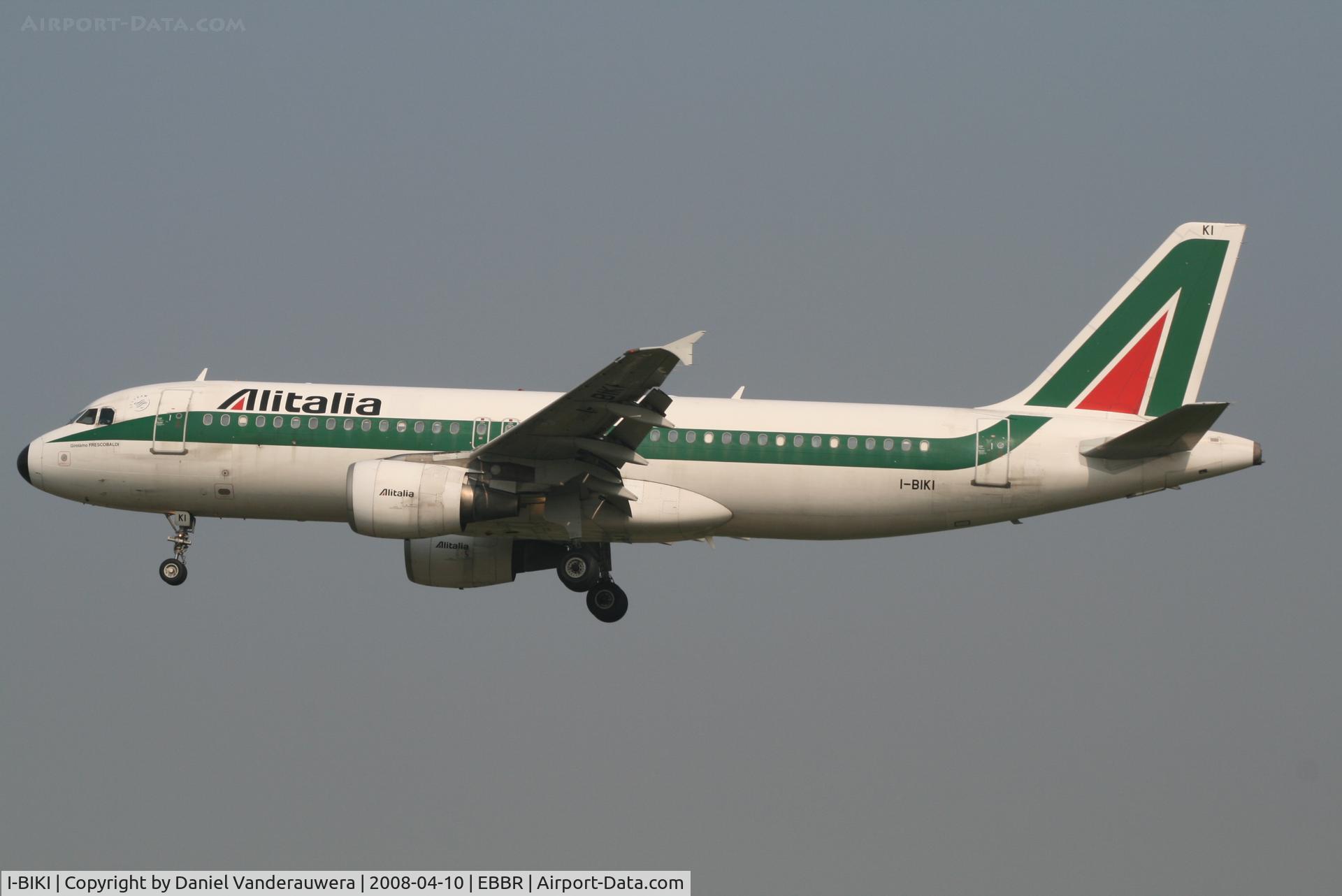 I-BIKI, 1999 Airbus A320-214 C/N 1138, arrival of flight AZ150 to rwy 25L
