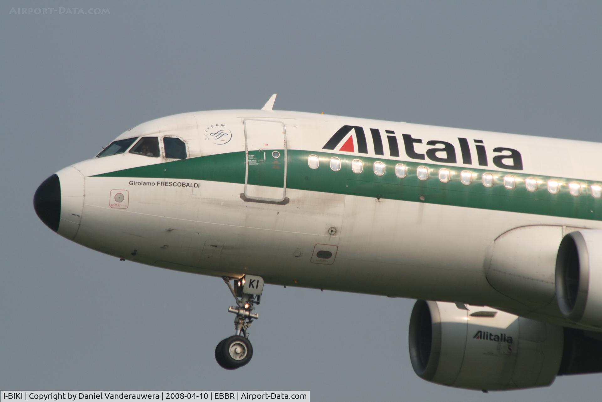 I-BIKI, 1999 Airbus A320-214 C/N 1138, descending to rwy 25L