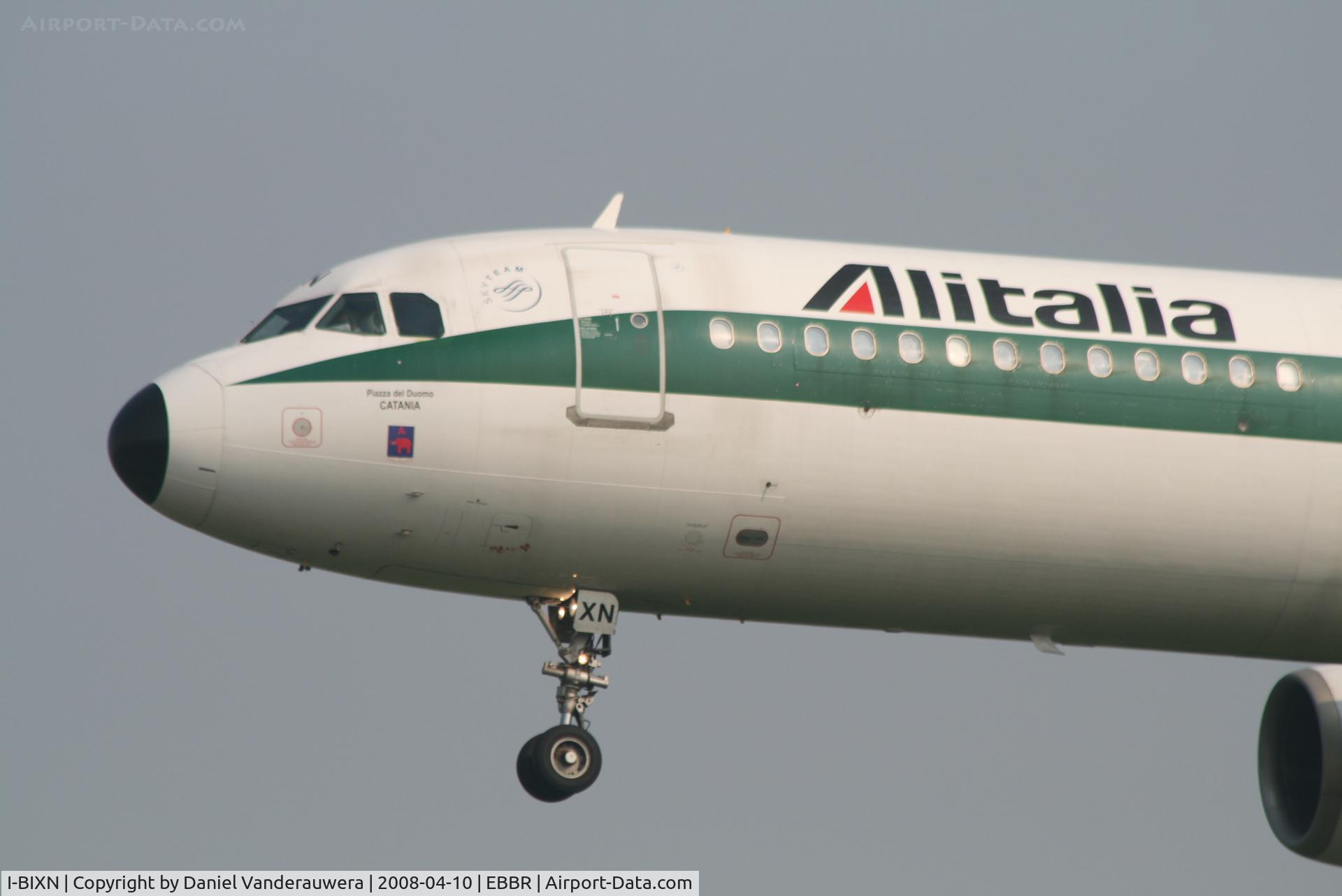 I-BIXN, 1996 Airbus A321-112 C/N 576, descending to rwy 25L