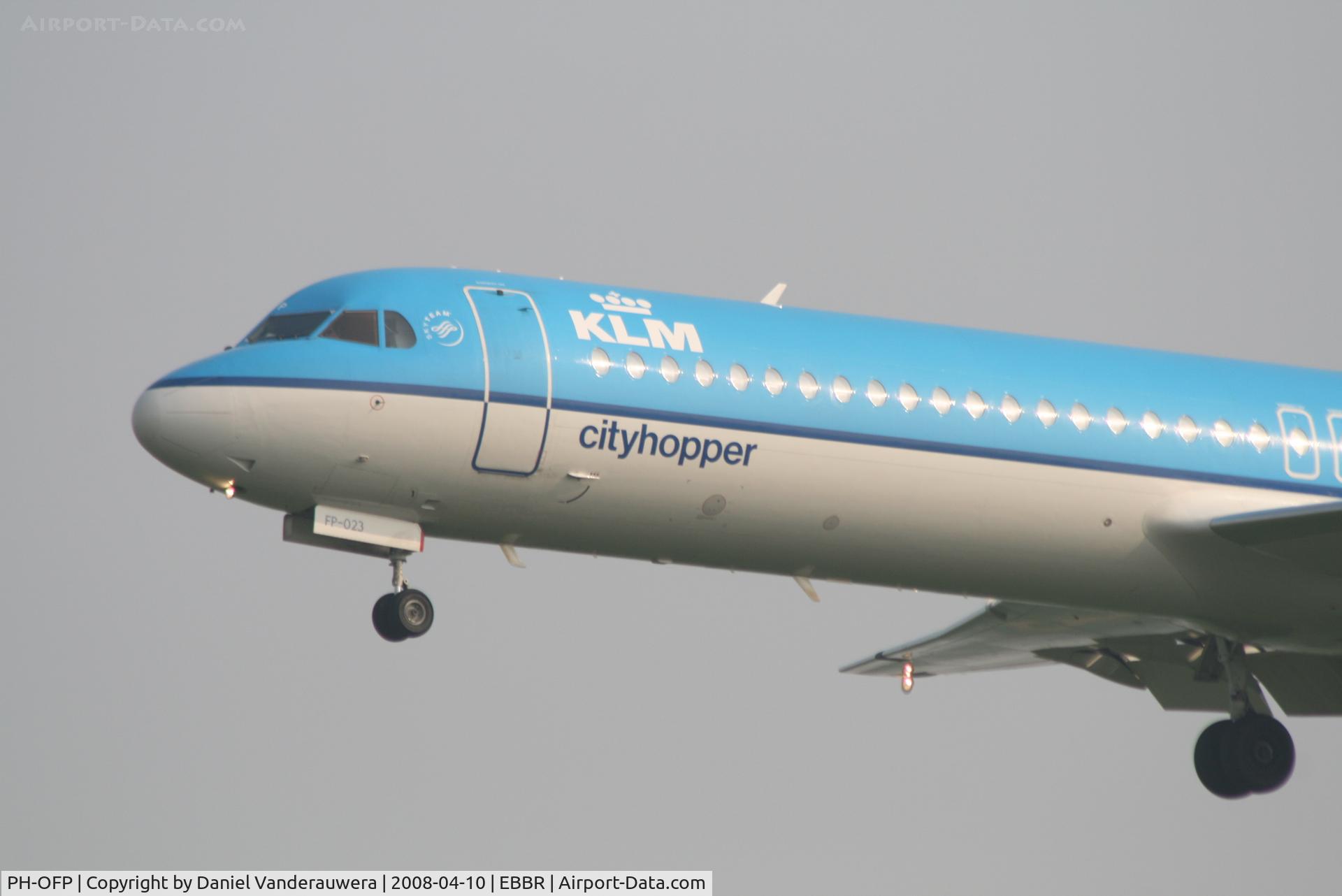 PH-OFP, 1995 Fokker 100 (F-28-0100) C/N 11472, descending to rwy 25L