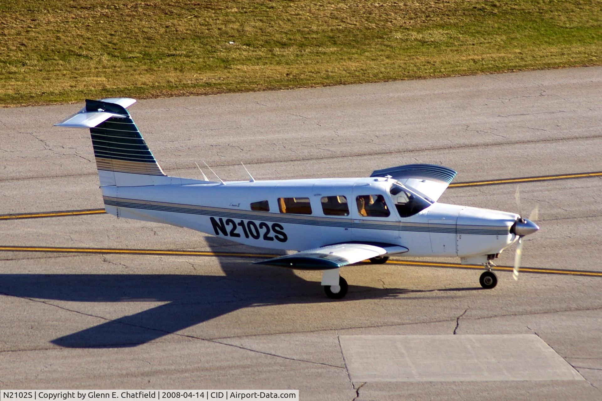 N2102S, 1979 Piper PA-32RT-300 C/N 32R-7985085, Taxiing to Runway 13 for departure
