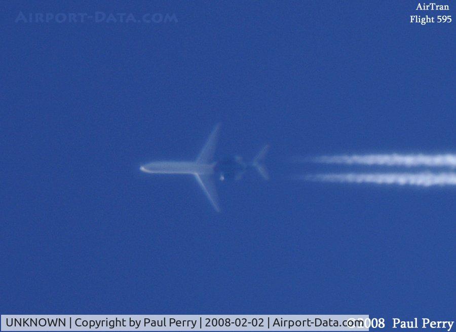 UNKNOWN, Contrails Various C/N Unknown, Citrus Five-Niner-Five leaving vapor
