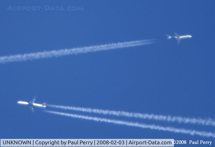 UNKNOWN, Contrails Various C/N Unknown, Citrus 644 on the right, and perception from the ground makes it looke more interesting than it is