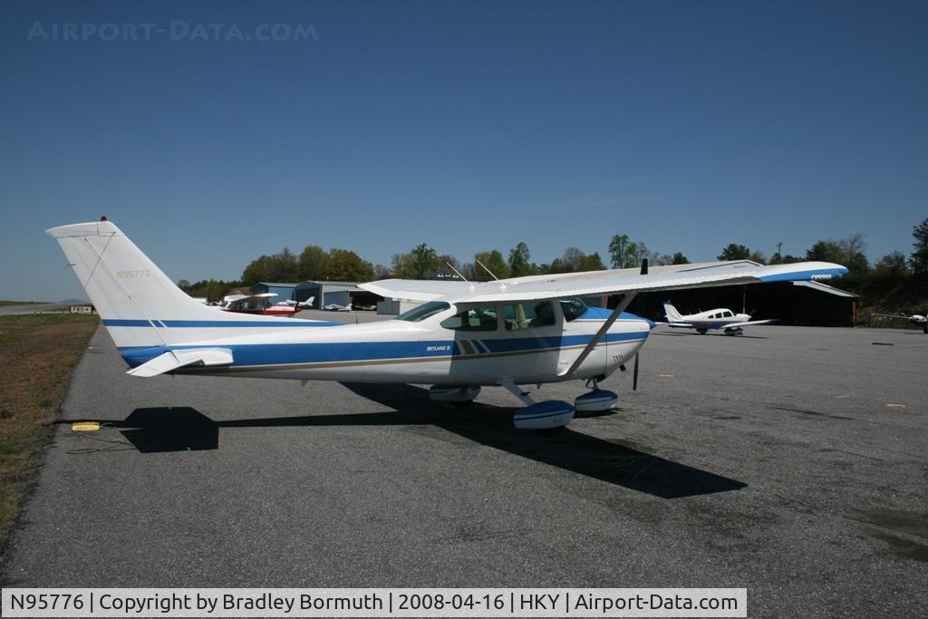 N95776, Cessna 182Q Skylane C/N 18266626, A great day to take pictures.