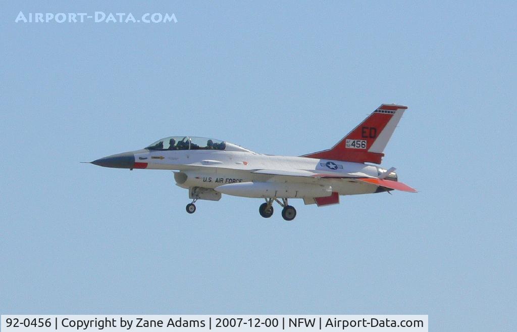 92-0456, 1992 Lockheed F-16B Fighting Falcon C/N DH-10, Edwards AFB F-16B in to fly chase for the F-35A Prototype