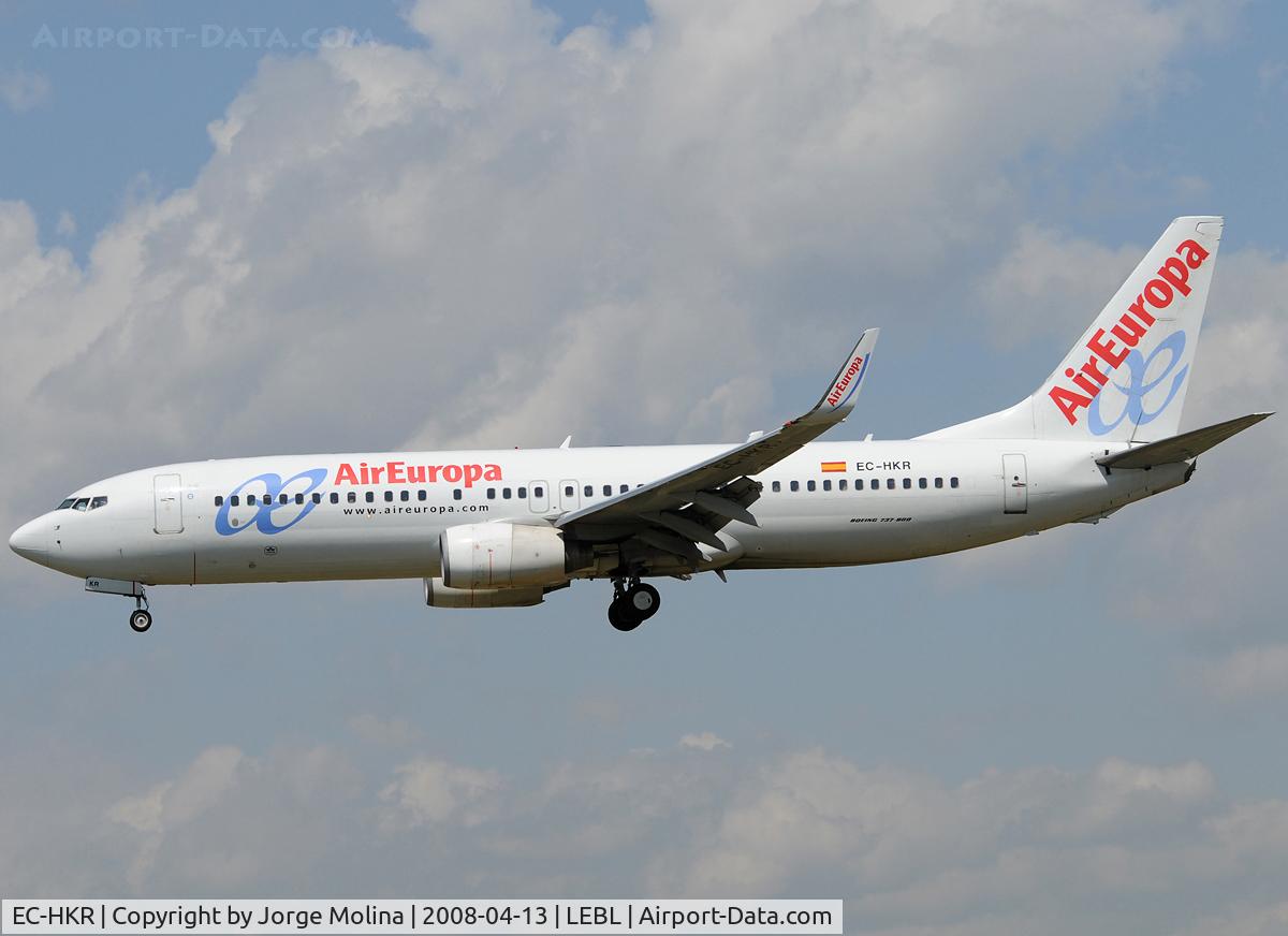 EC-HKR, 2000 Boeing 737-85P C/N 28536, On short final to RWY 25R.