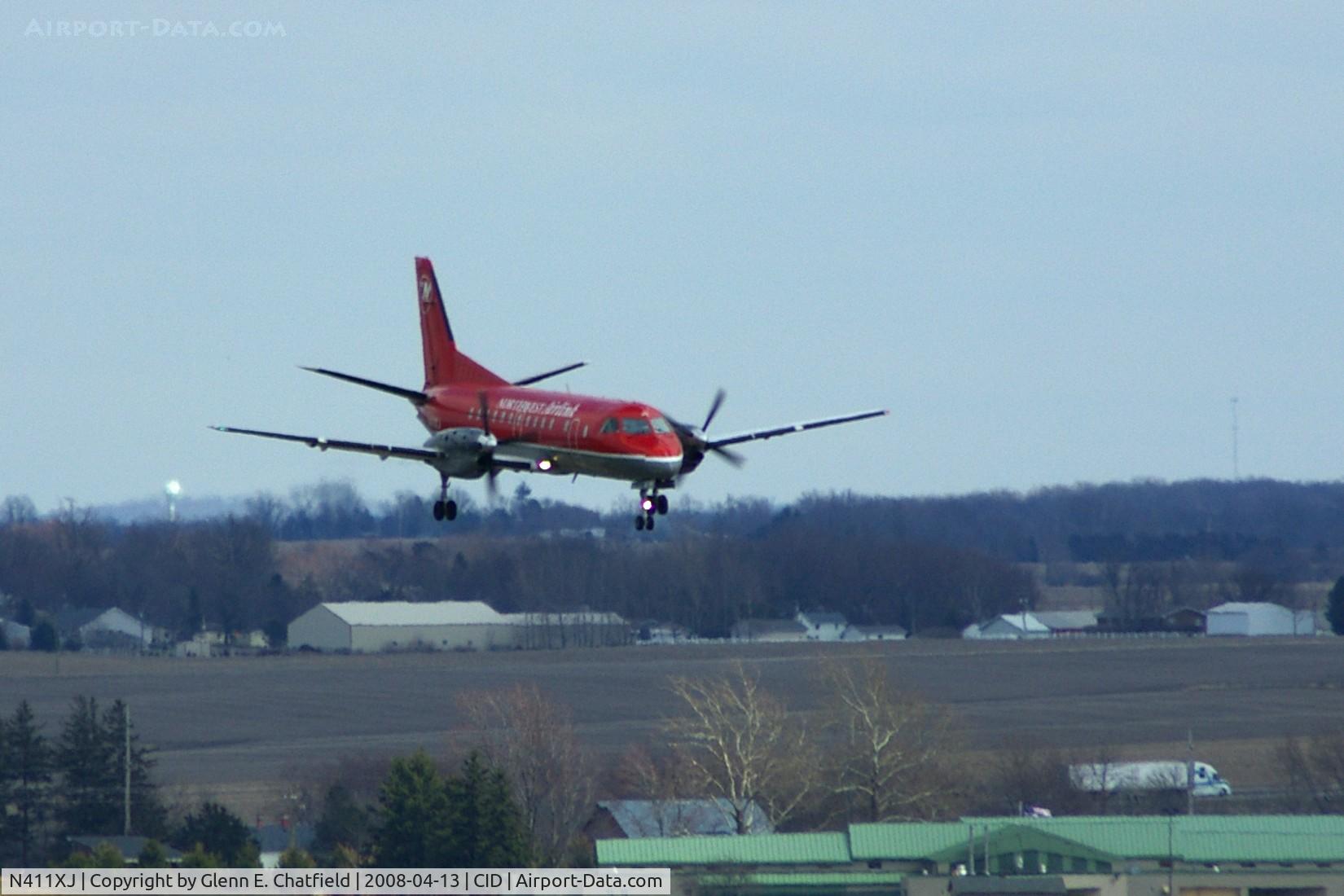 N411XJ, 1997 Saab 340B C/N 340B-411, On approach to Runway 27