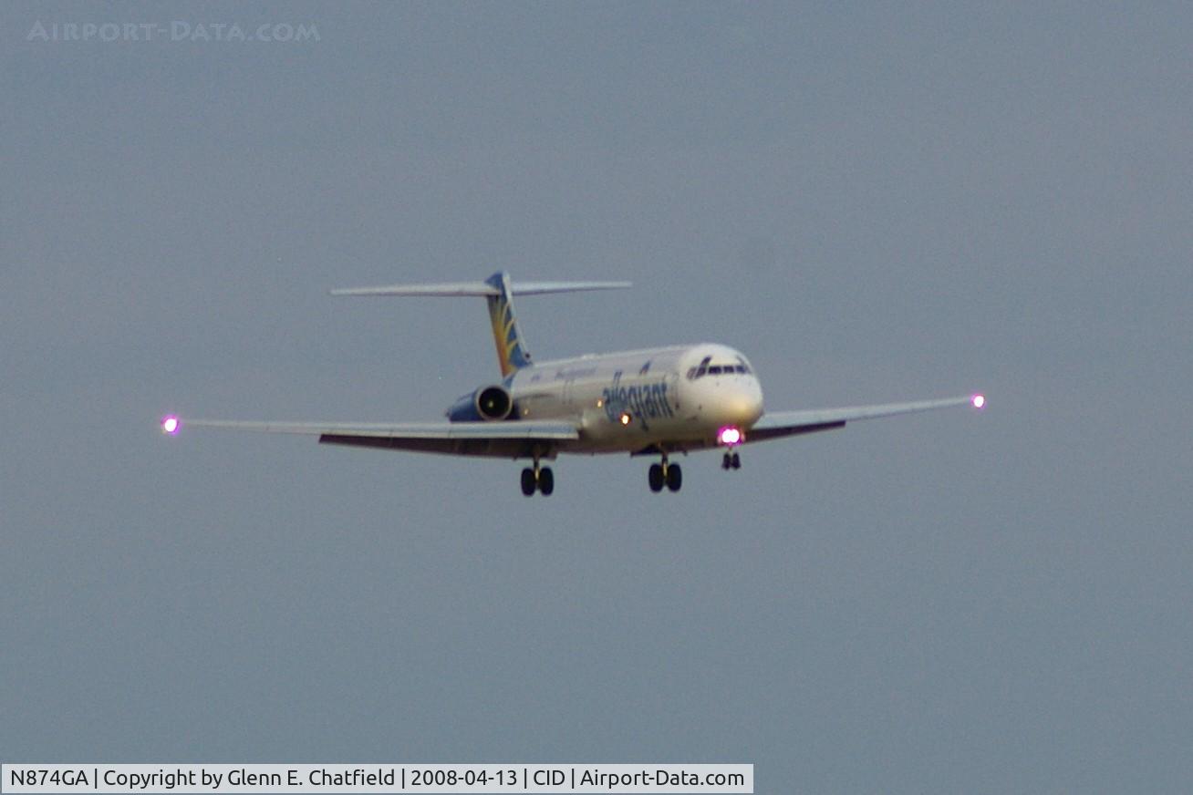 N874GA, 1987 McDonnell Douglas MD-83 (DC-9-83) C/N 49643, Approaching Runway 27, late evening