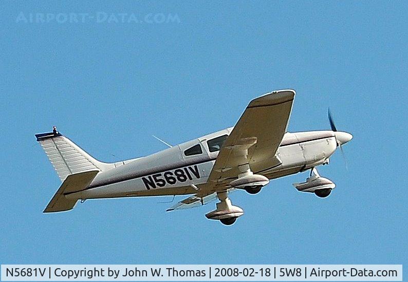 N5681V, 1977 Piper PA-28-181 C/N 28-7790495, Departing runway 22