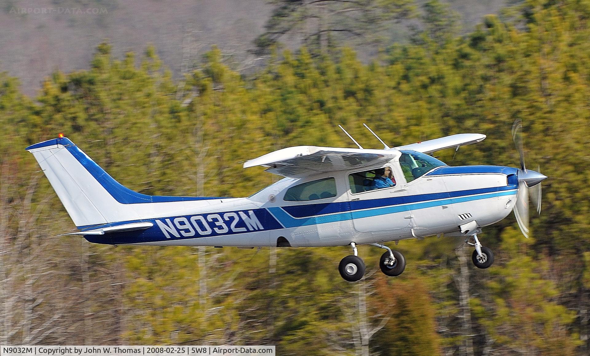 N9032M, 1977 Cessna 210M Centurion C/N 21062052, Departing runway 22