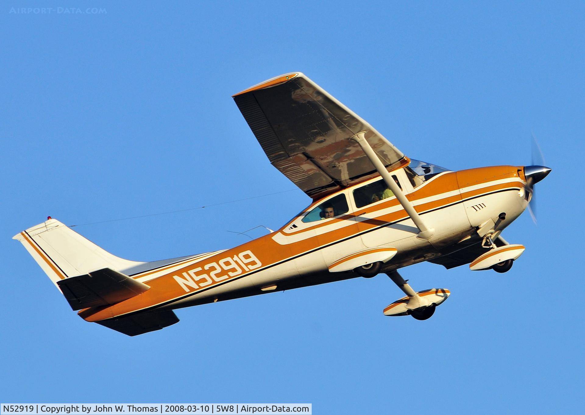 N52919, 1974 Cessna 182P Skylane C/N 18262952, Departing runway 22