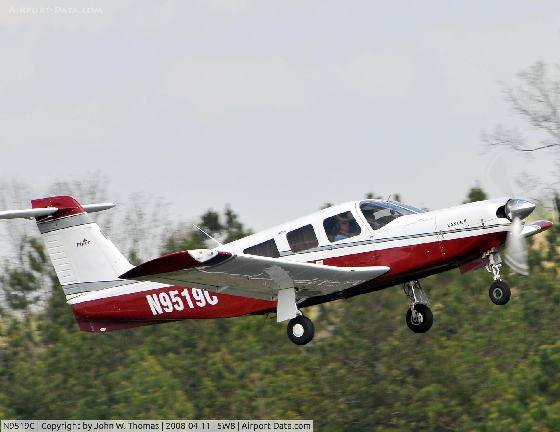 N9519C, 1978 Piper PA-32RT-300 Lance II C/N 32R-7885053, Departing runway 22