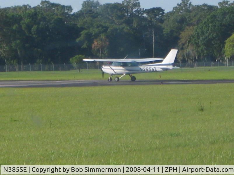 N385SE, 1978 Cessna 152 C/N 15282997, Departing runway 22 at Zephyrhills, FL