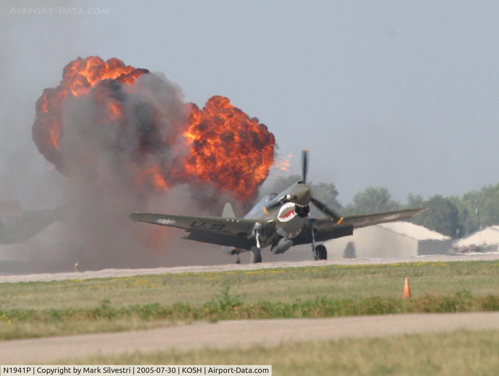 N1941P, 1941 Curtiss P-40E C/N 1025, Oshkosh 2005