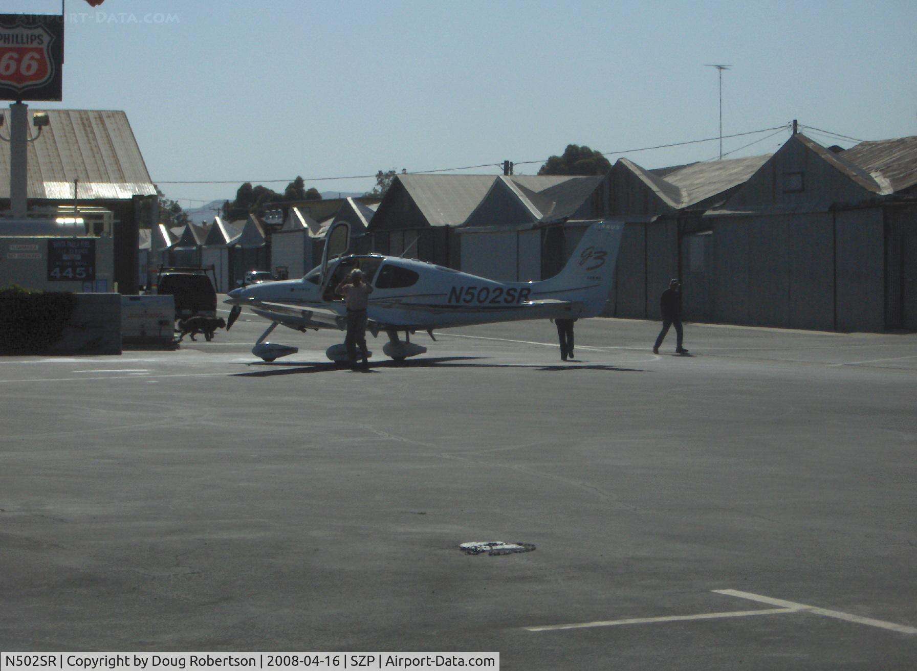 N502SR, 2007 Cirrus SR22 C/N 2460, 2007 Cirrus SR22 G3, Continental IO-550-N 310 Hp, refueling