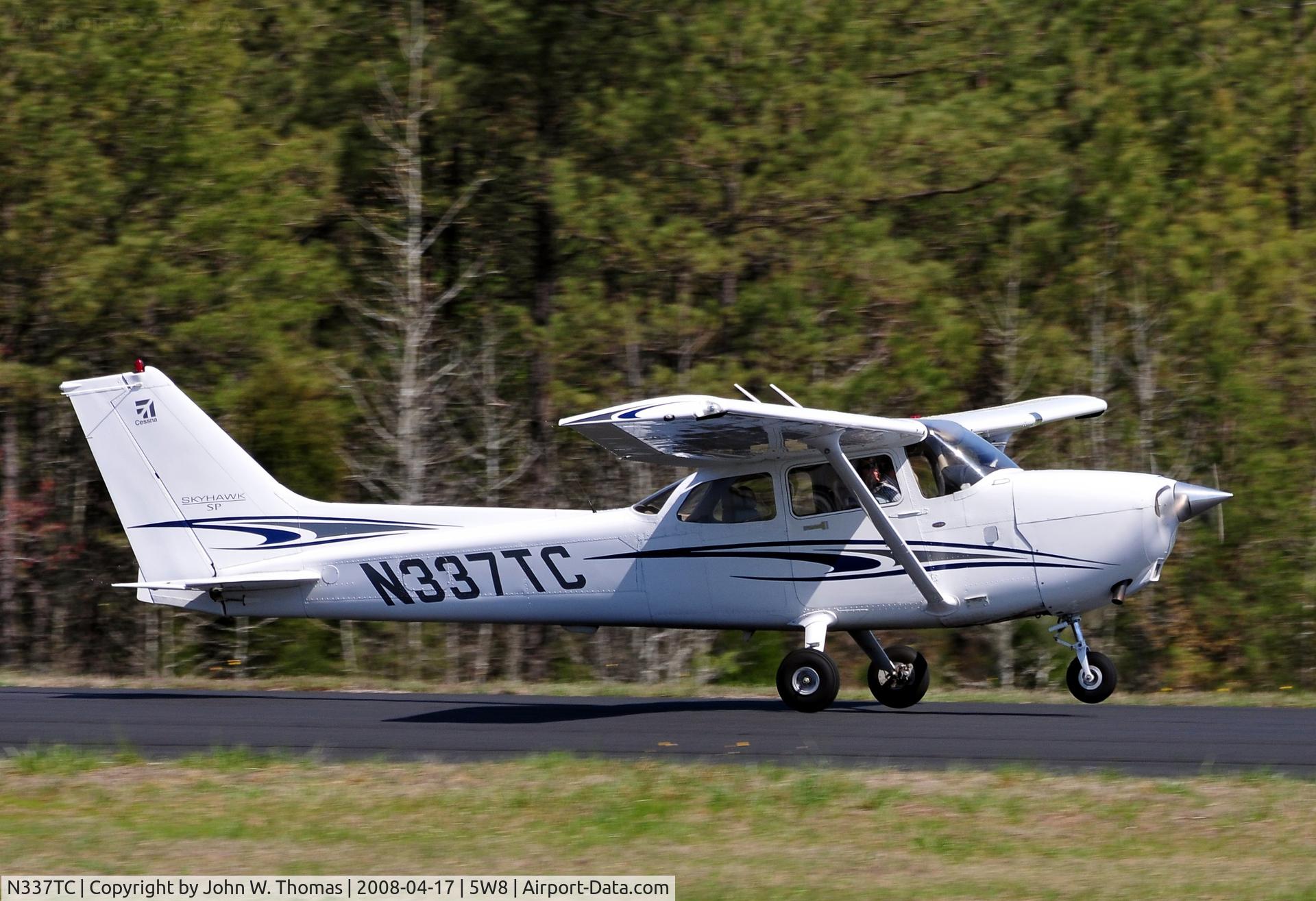N337TC, Cessna 337H Super Skymaster C/N 33701868, Departing runway 22