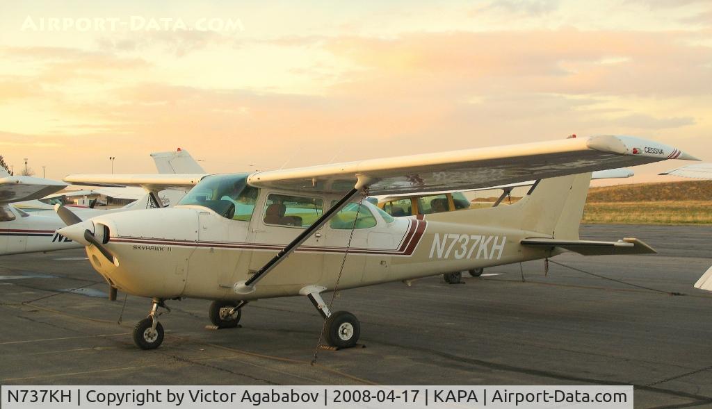 N737KH, 1977 Cessna 172N C/N 17269473, Parked at Centennial