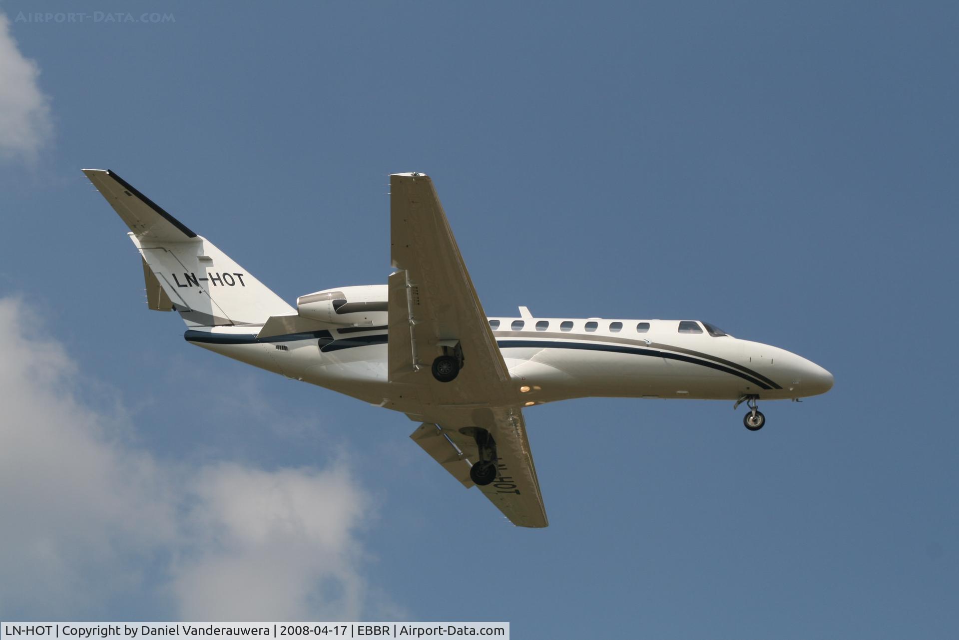 LN-HOT, 2006 Cessna 525B CitationJet CJ3 C/N 525B-0065, descending to rwy 02