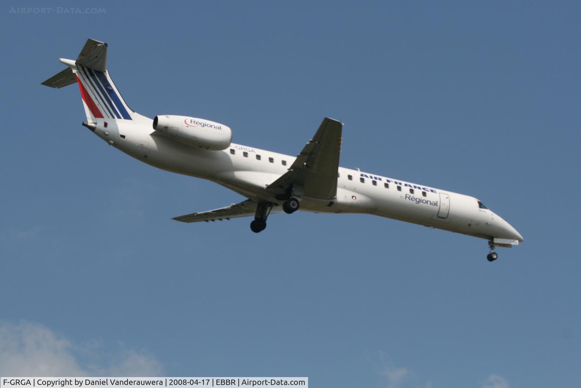F-GRGA, 1997 Embraer EMB-145EU (ERJ-145EU) C/N 145008, descending to rwy 02