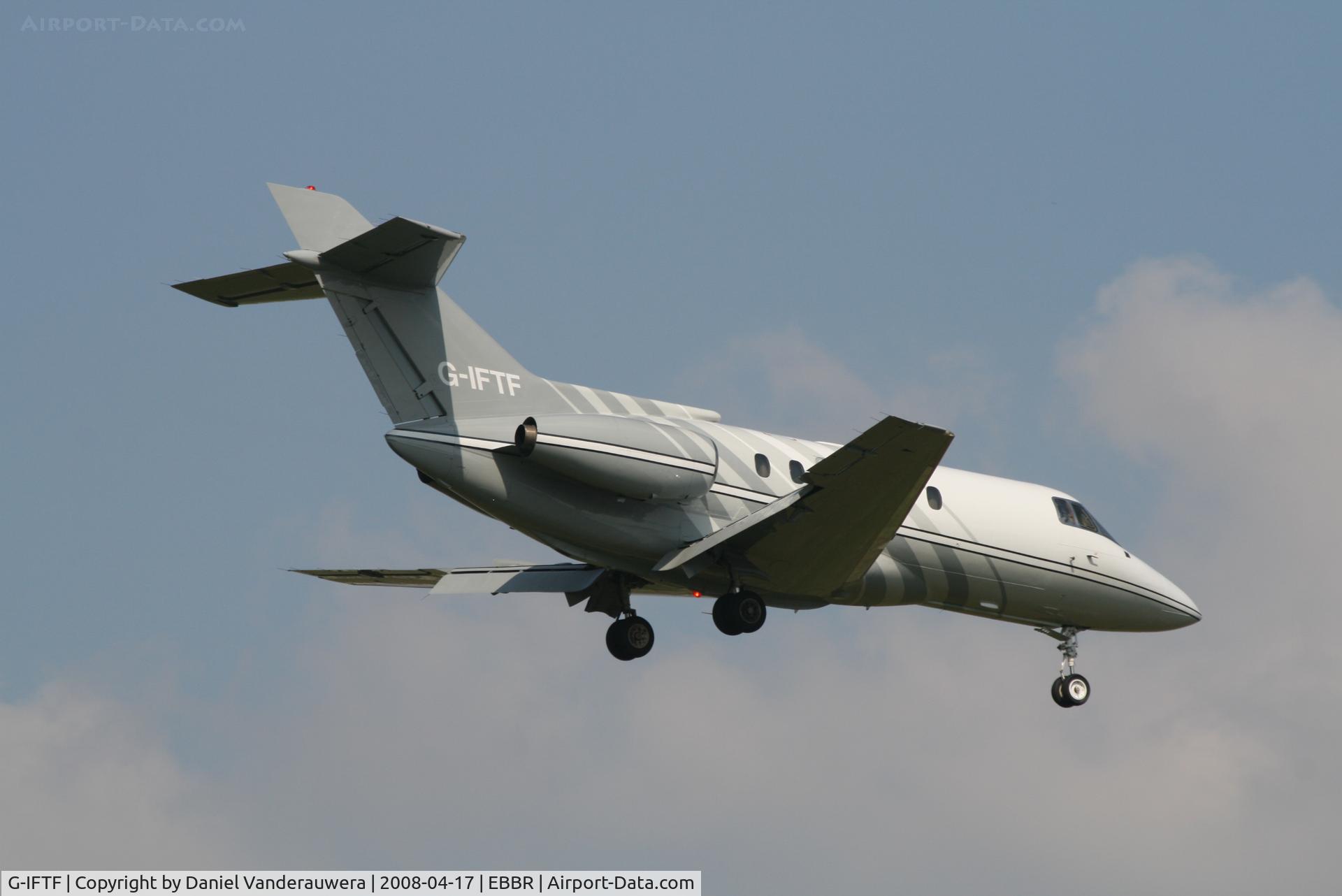 G-IFTF, 1985 British Aerospace BAe.125-800B C/N 258021, descending to rwy 02