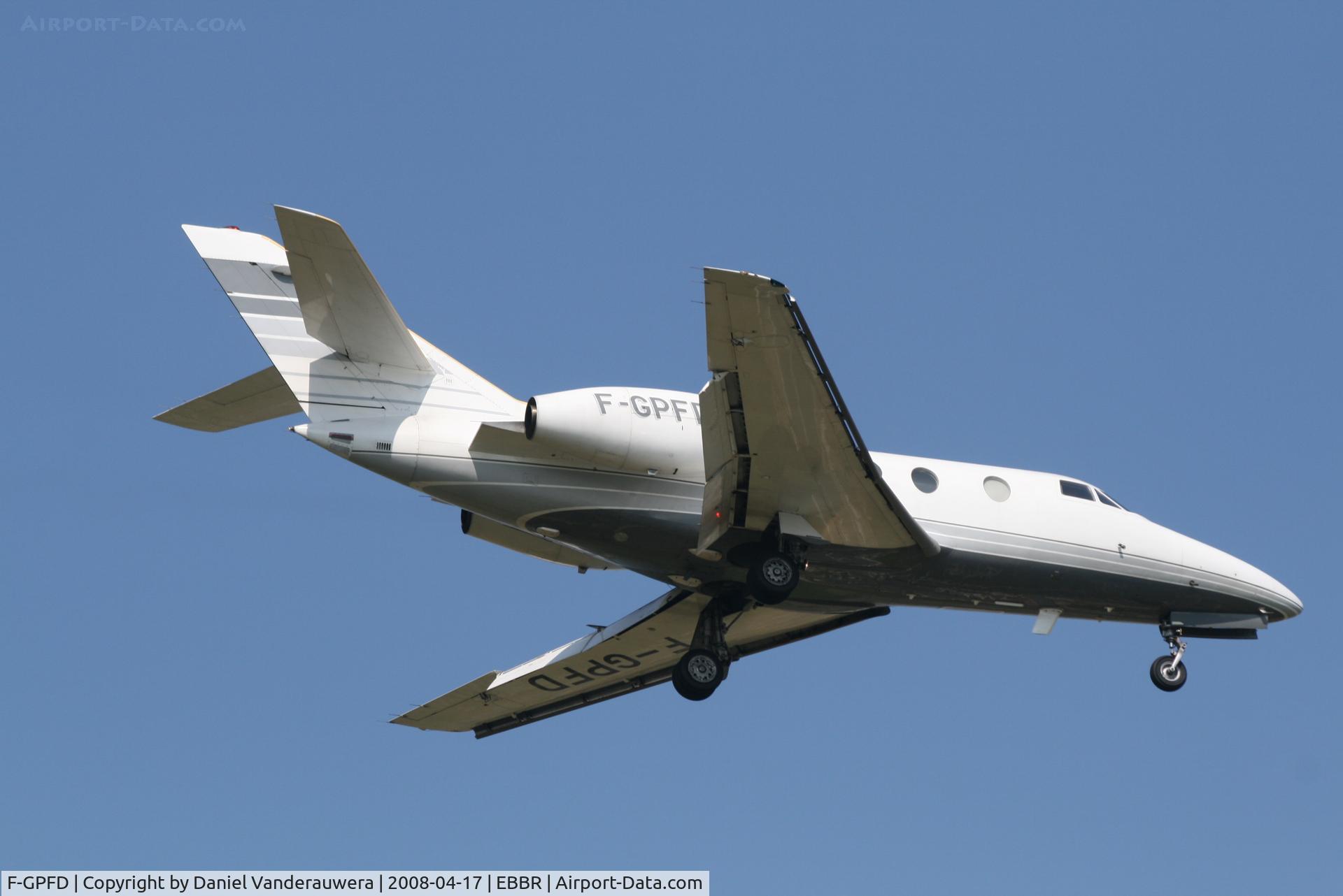 F-GPFD, 1988 Dassault Falcon 10 C/N 221, descending to rwy 02