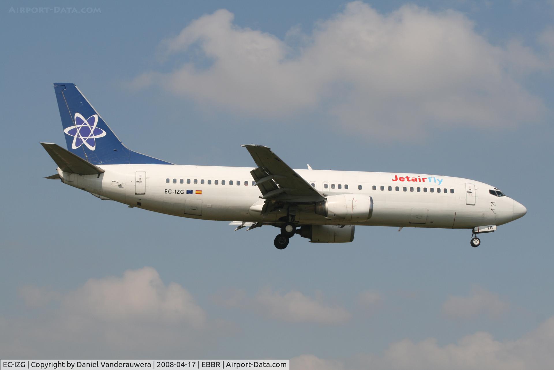 EC-IZG, 1994 Boeing 737-46J C/N 27213, descending to rwy 02