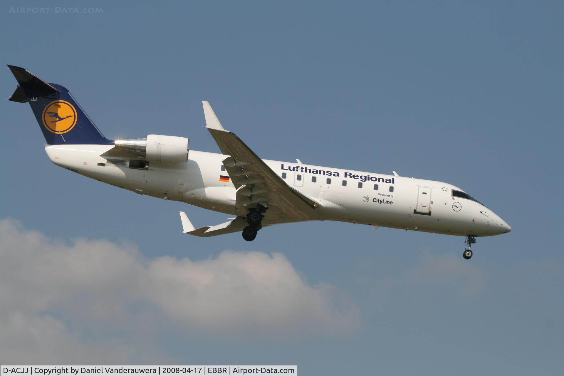 D-ACJJ, 1998 Canadair CRJ-100LR (CL-600-2B19) C/N 7298, descending to rwy 02