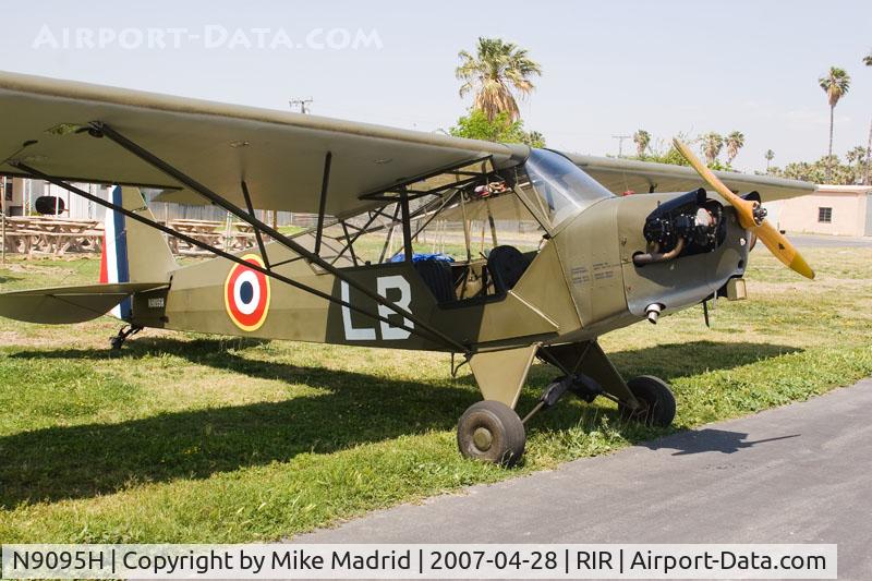 N9095H, Piper J-3C Cub C/N 29893, Cub on ramp at Flabob