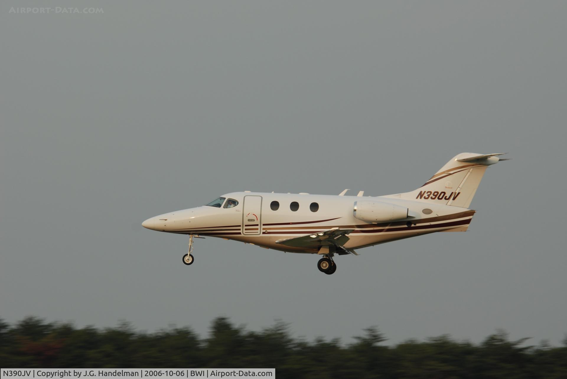 N390JV, Raytheon Aircraft Company 390 Premeir I C/N RB-129, On final at BWI