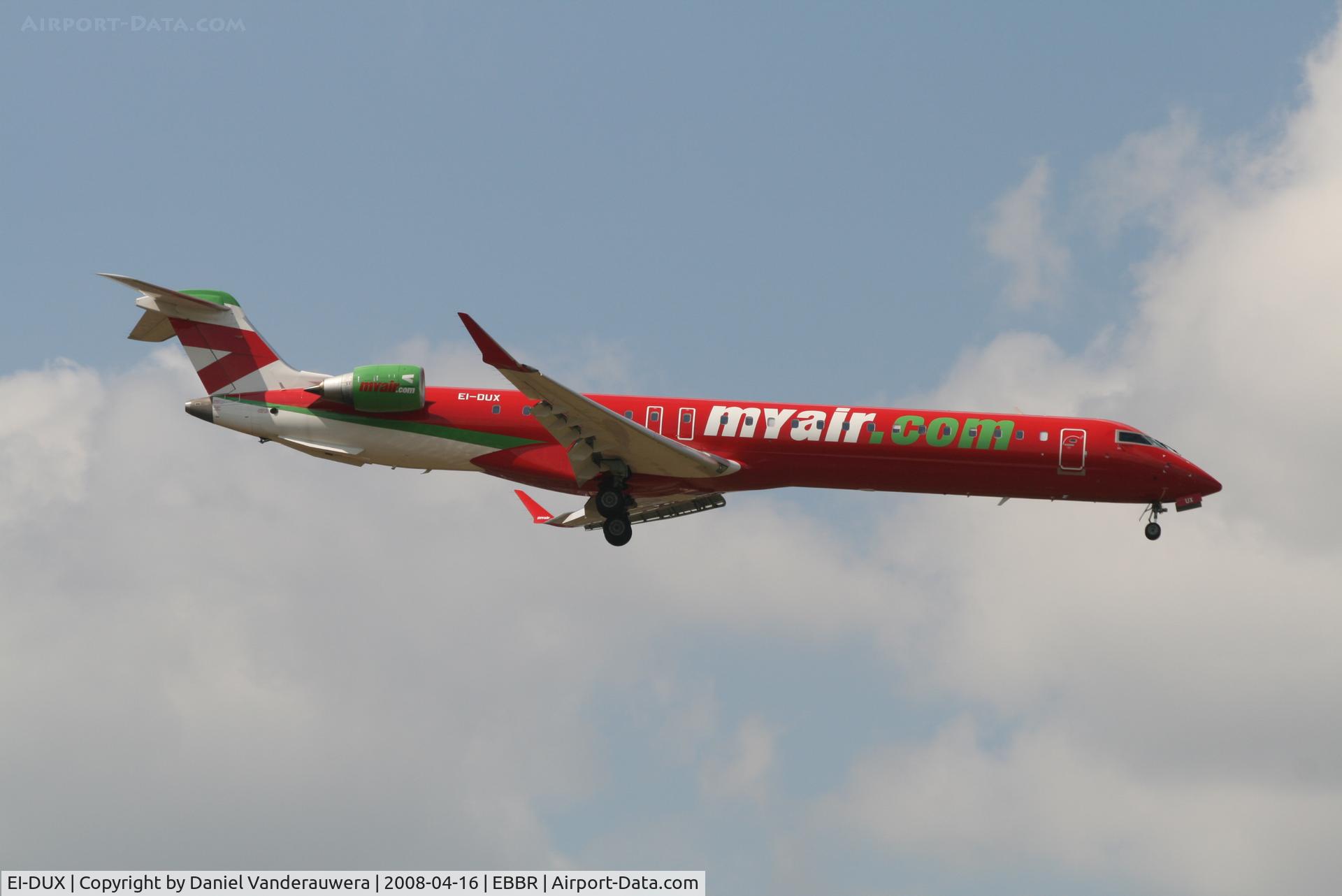 EI-DUX, Bombardier CRJ-900 (CL-600-2D24) C/N 15110, flight 8I 6400 is descending to rwy 02