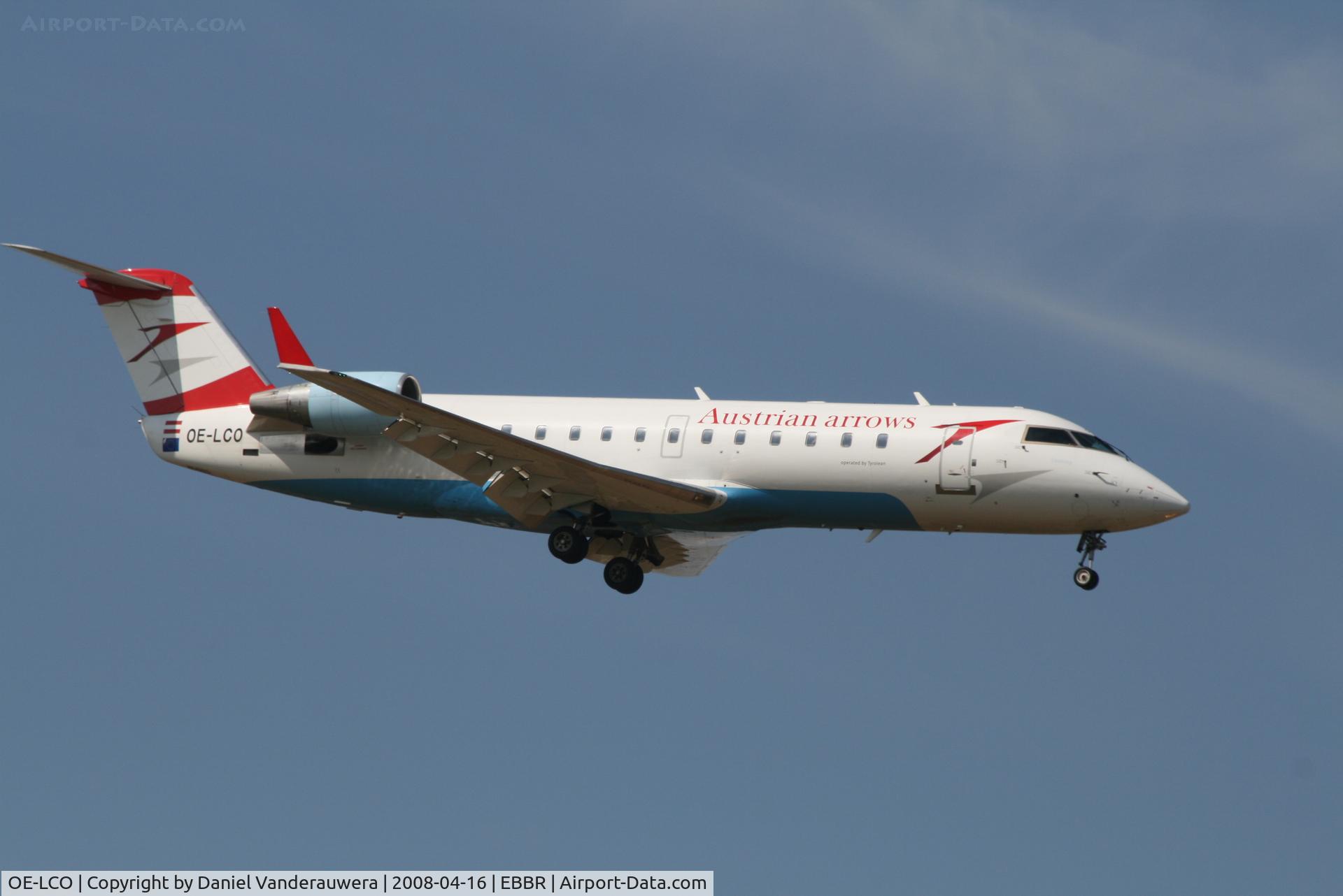 OE-LCO, 2000 Canadair CRJ-200LR (CL-600-2B19) C/N 7371, flight OS367 is descending to rwy 02