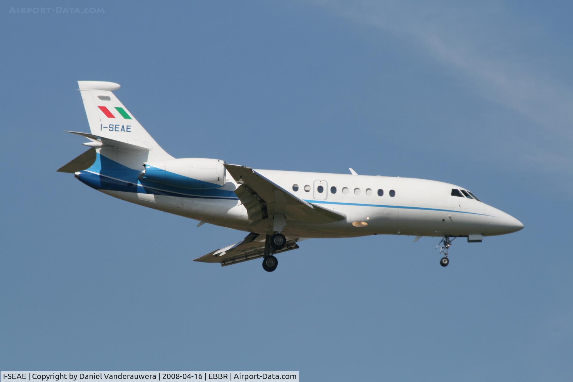 I-SEAE, 2003 Dassault Falcon 2000 C/N 200, descending to rwy 02