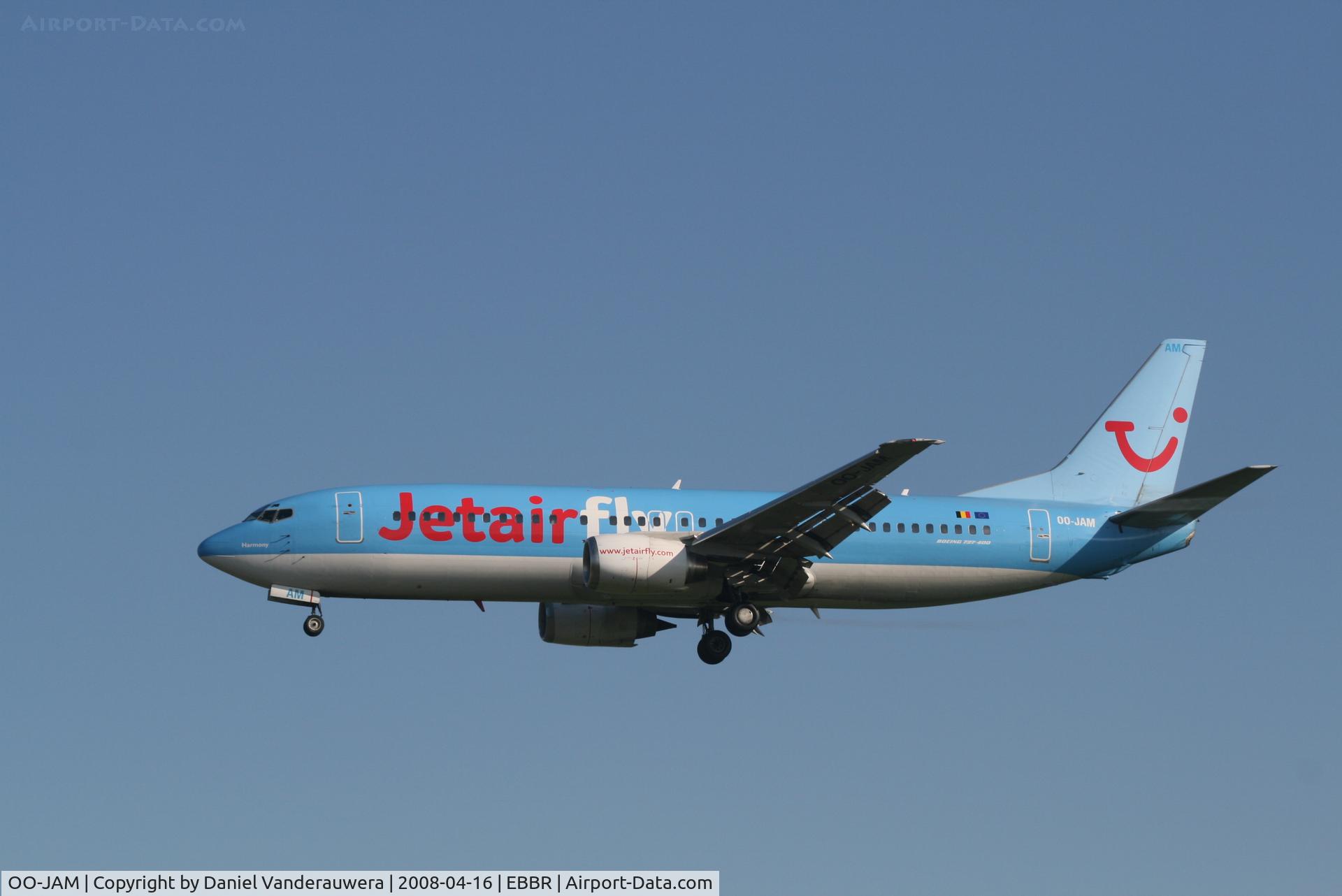 OO-JAM, 1997 Boeing 737-46J C/N 28867, flight JAF3833 is descending to rwy 25L