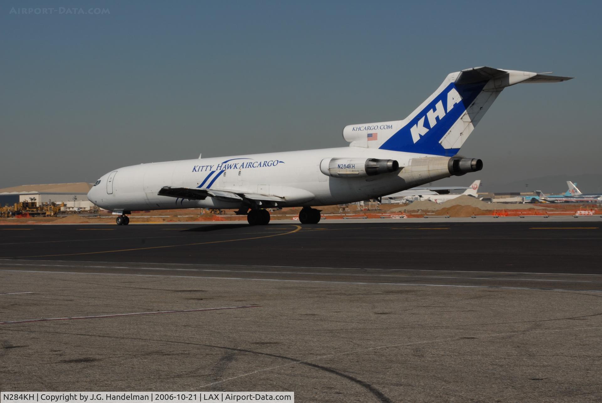 N284KH, 1975 Boeing 727-2J0 C/N 21108, Taxiing at LAX