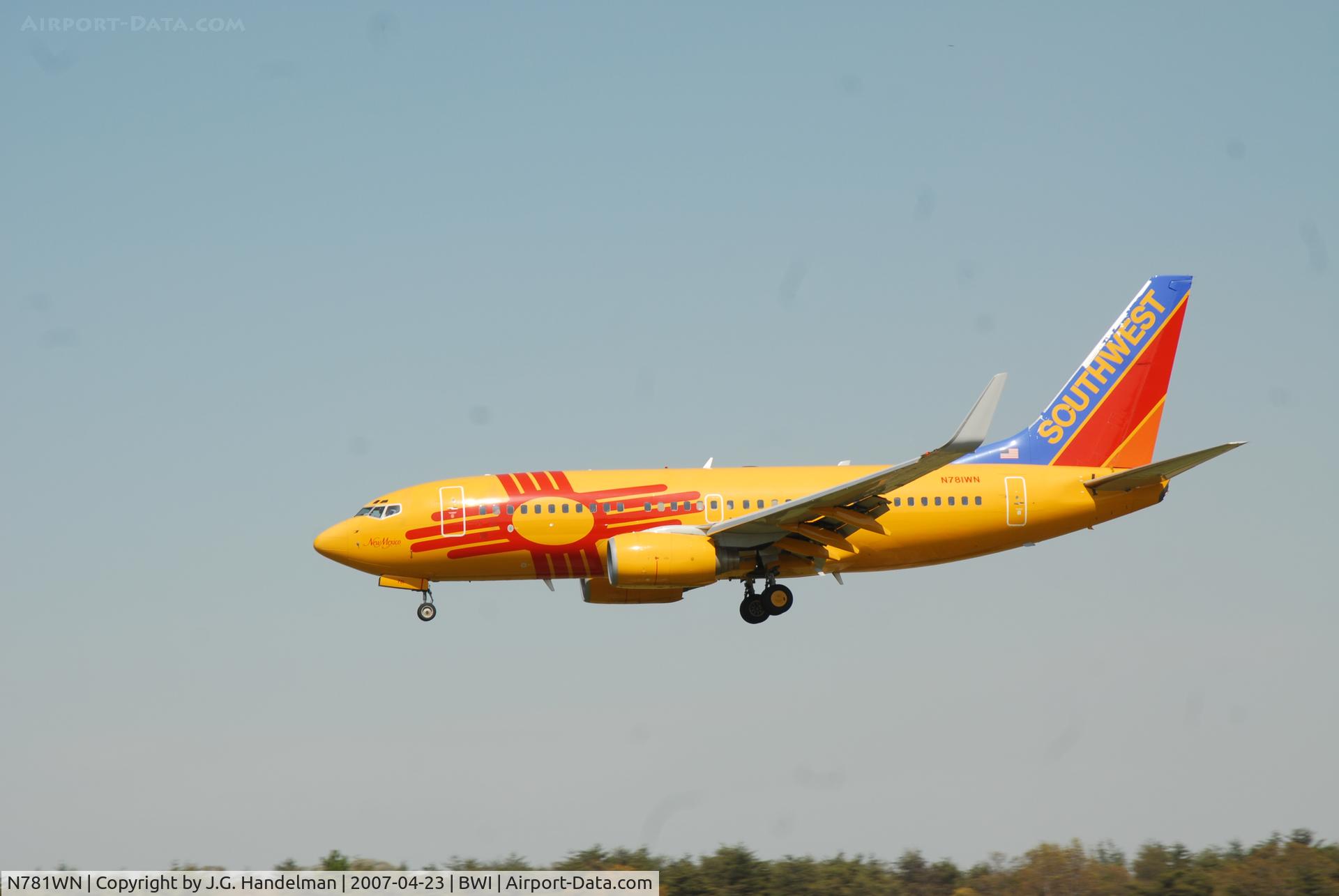 N781WN, 2000 Boeing 737-7H4 C/N 30601, on final at BWI
