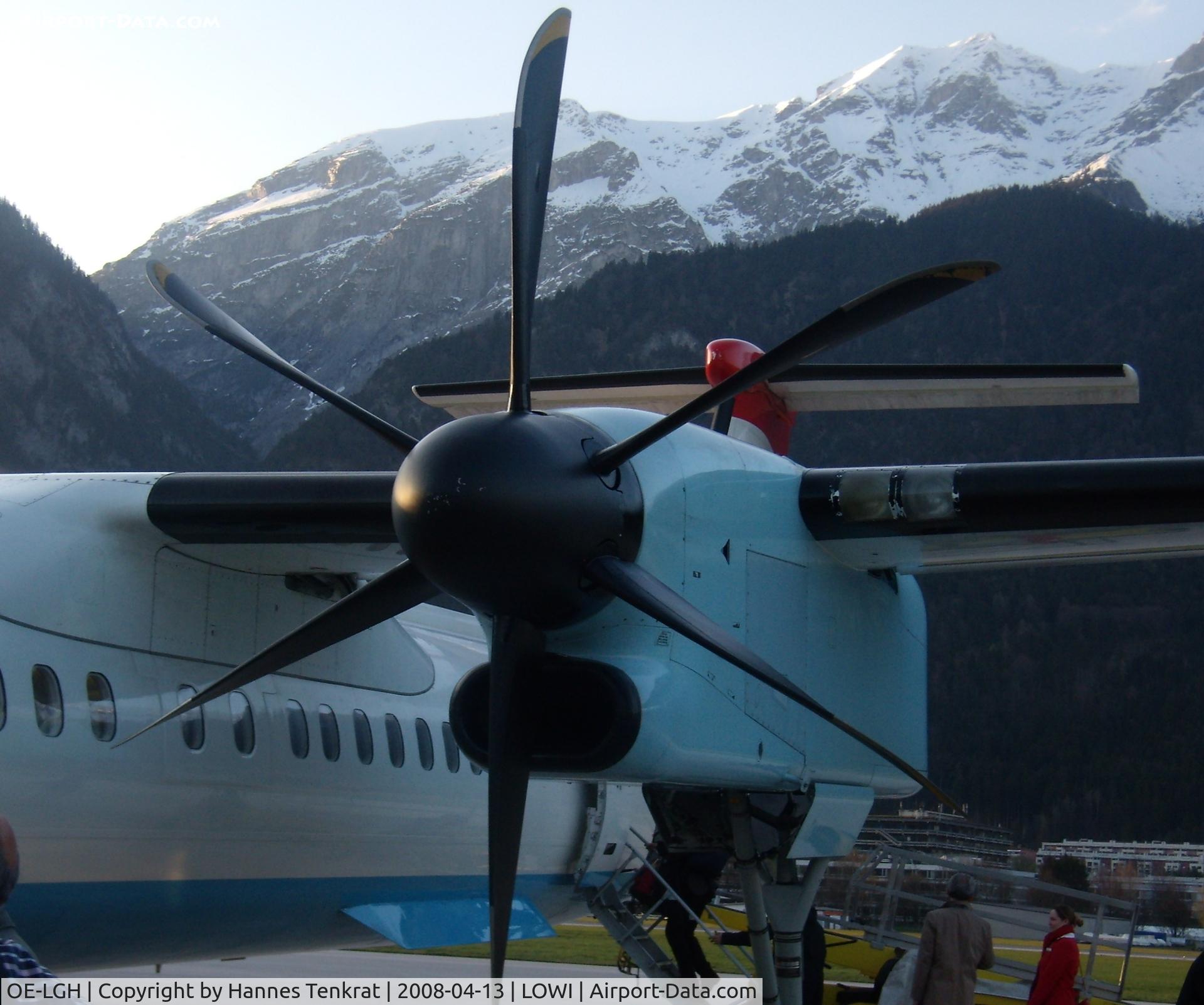 OE-LGH, 2002 De Havilland Canada DHC-8-402Q Dash 8 C/N 4075, Left propeller of Austrian arrows Dash8-Q400