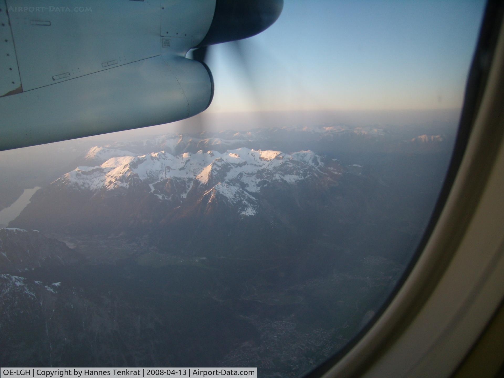 OE-LGH, 2002 De Havilland Canada DHC-8-402Q Dash 8 C/N 4075, After take-off in Innsbruck (LOWI)