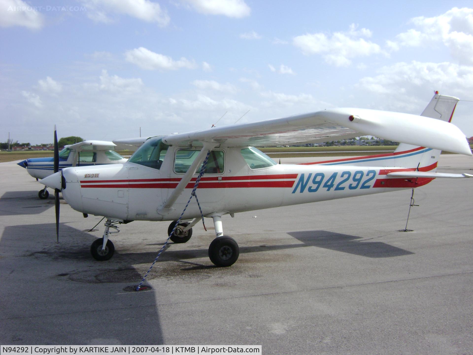 N94292, 1982 Cessna 152 C/N 15285643, CESSNA 152 @ KENDALL TAMIAMI AIRPORT